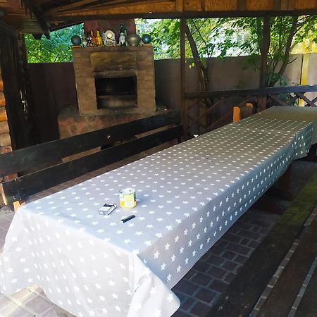 Куренiвський Двiр Kiev Esterno foto