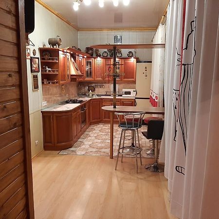 Куренiвський Двiр Kiev Esterno foto