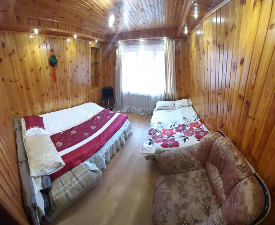 Куренiвський Двiр Kiev Esterno foto